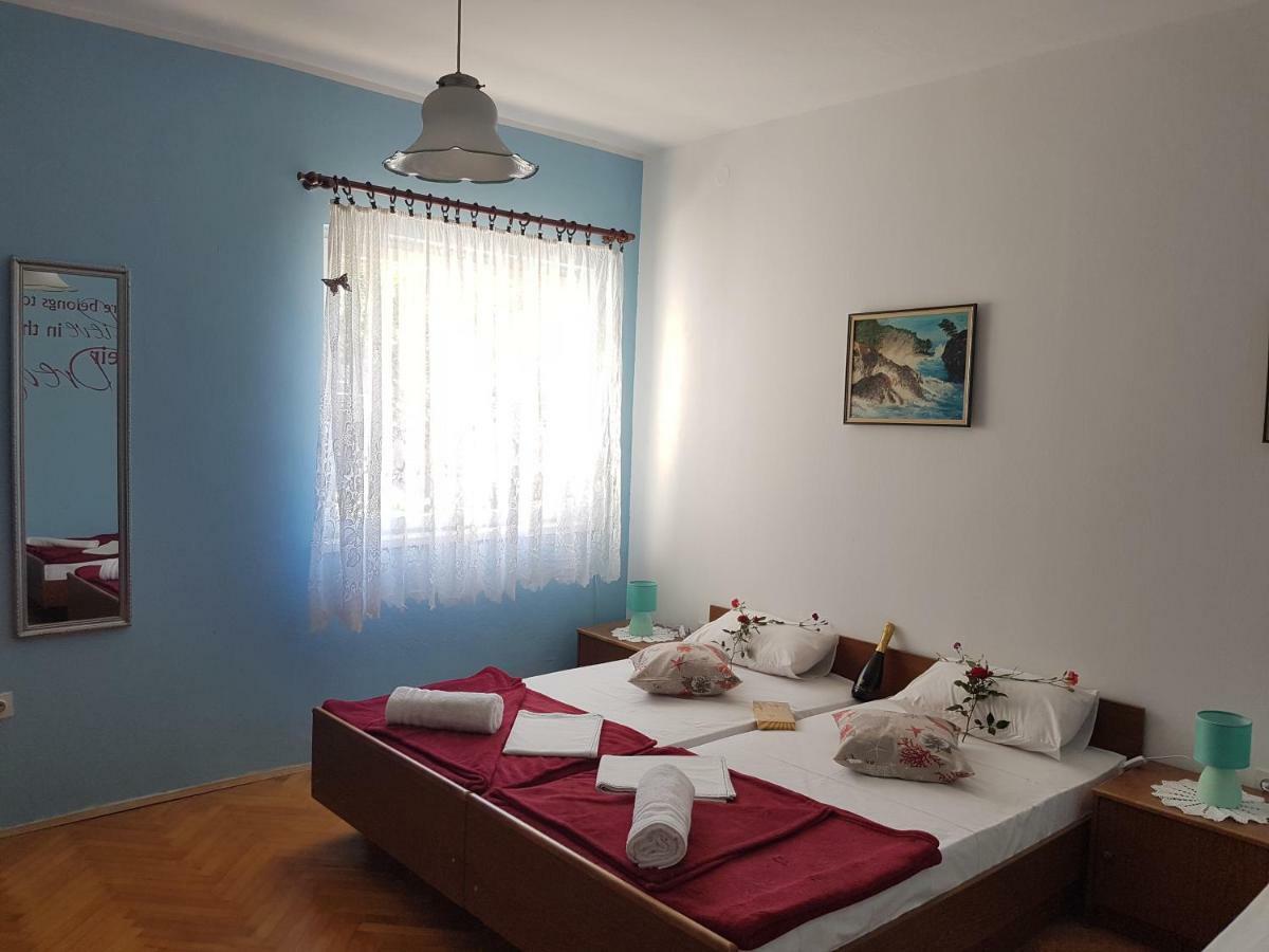 Apartments Guberina シベニク エクステリア 写真