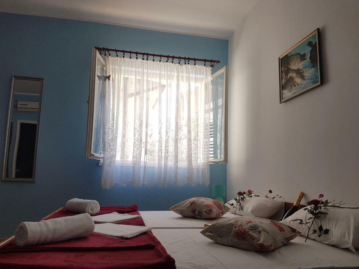 Apartments Guberina シベニク エクステリア 写真